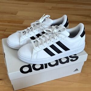Adidas Grand Court 2.0 with box